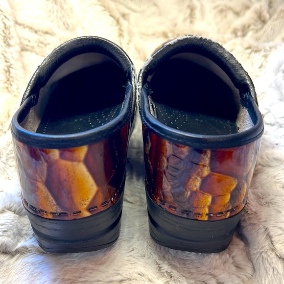 Dansko Professional tigers reptile snake print leather Clogs - Picture 6 of 6